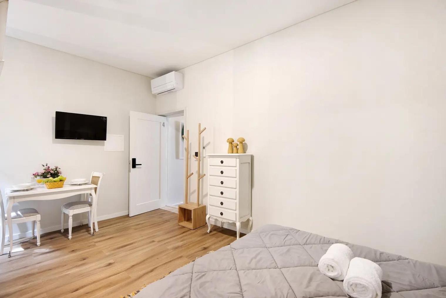 - - 4 Apartamento *